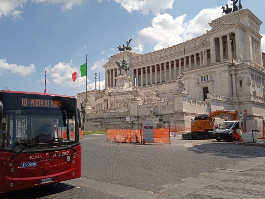 Attesa bus Roma